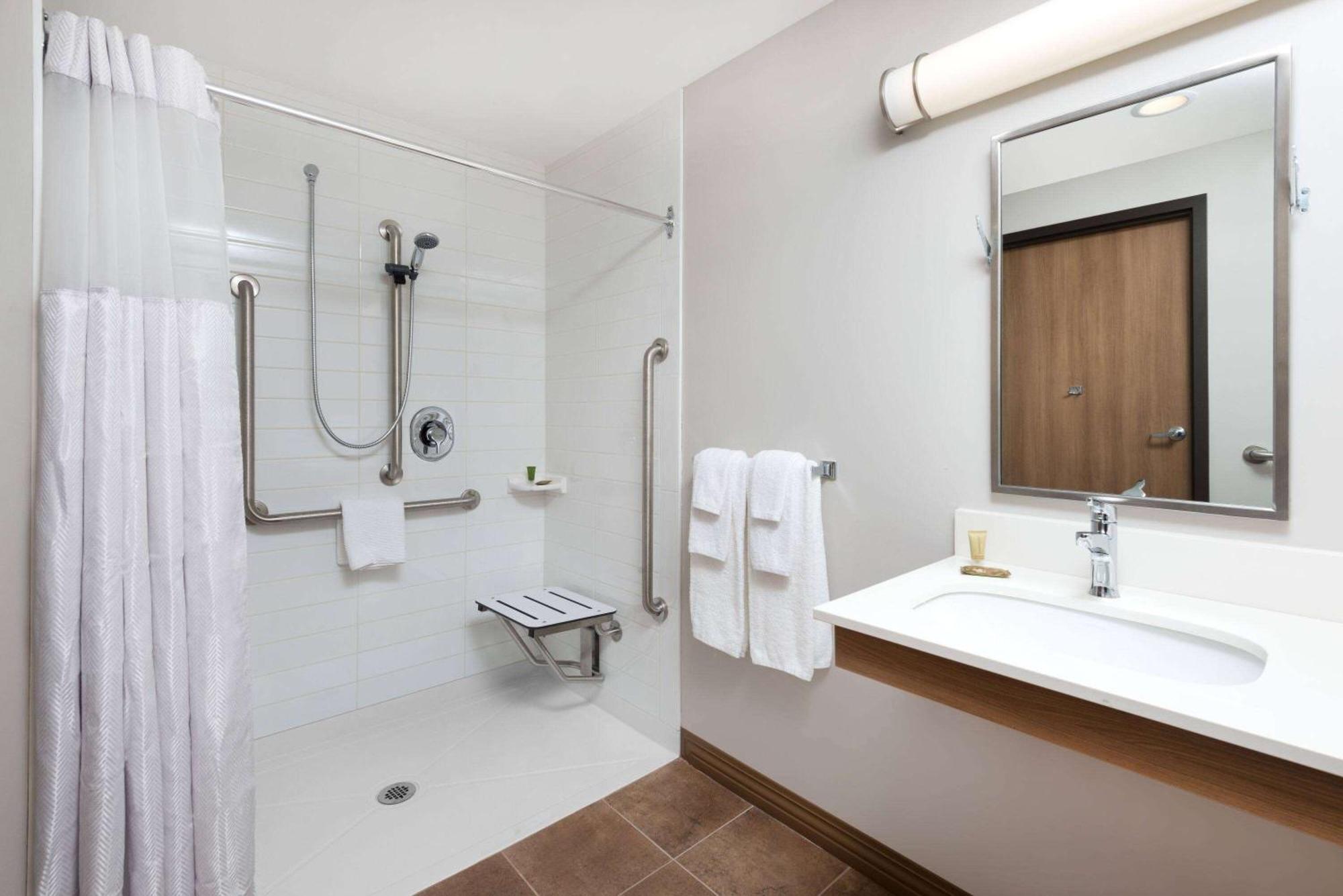 Microtel Inn & Suites By Wyndham Sudbury Esterno foto