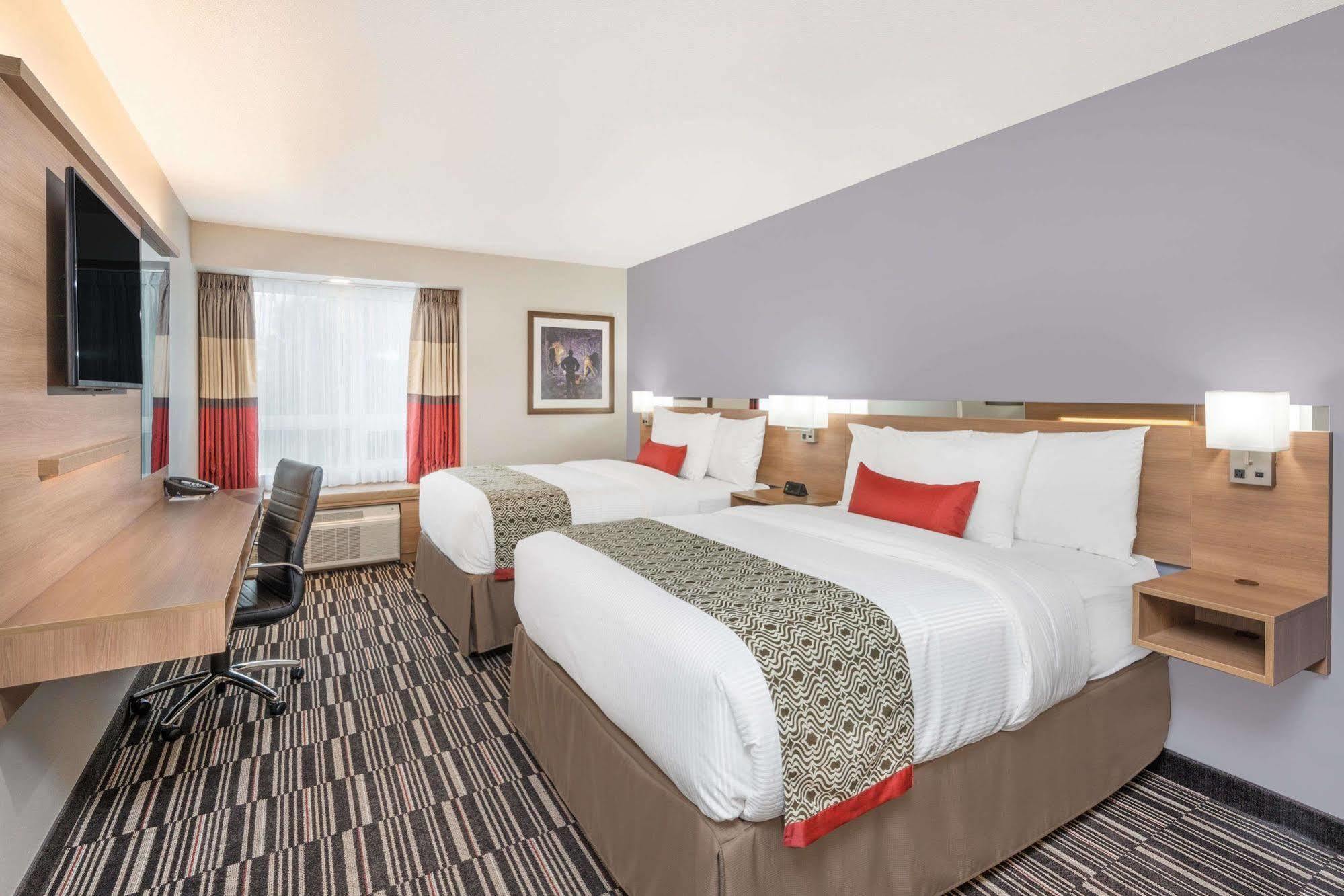 Microtel Inn & Suites By Wyndham Sudbury Esterno foto