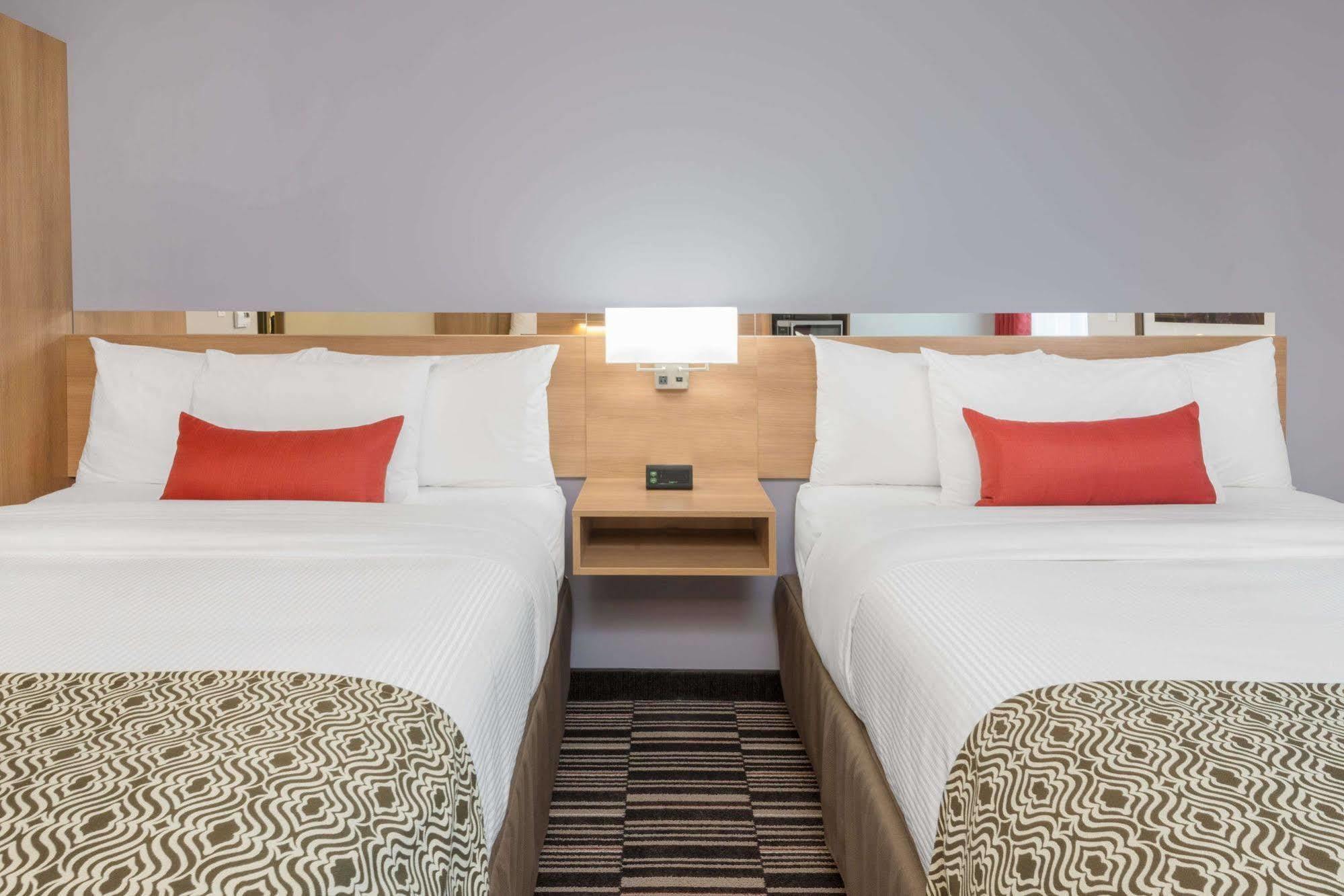 Microtel Inn & Suites By Wyndham Sudbury Esterno foto
