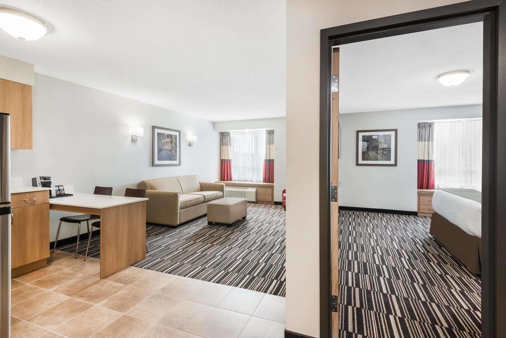 Microtel Inn & Suites By Wyndham Sudbury Esterno foto