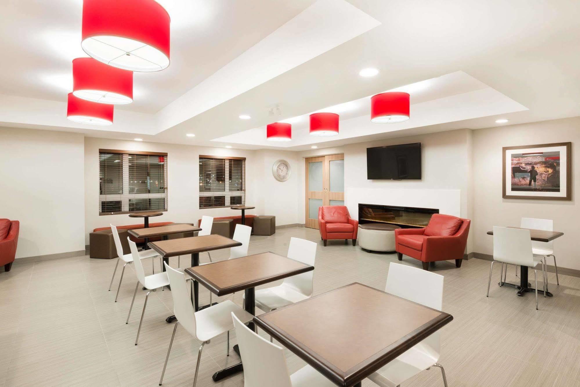 Microtel Inn & Suites By Wyndham Sudbury Esterno foto