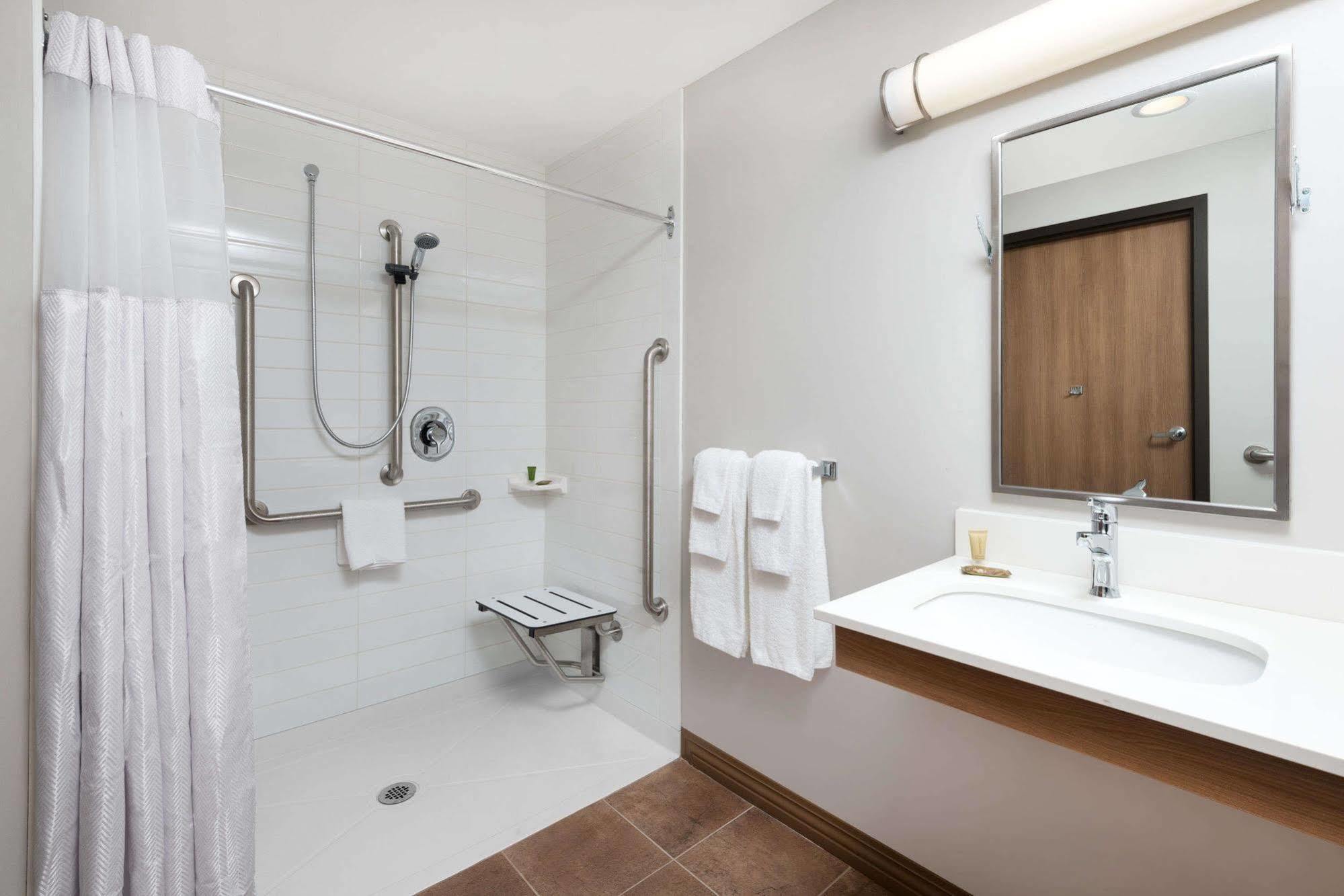 Microtel Inn & Suites By Wyndham Sudbury Esterno foto