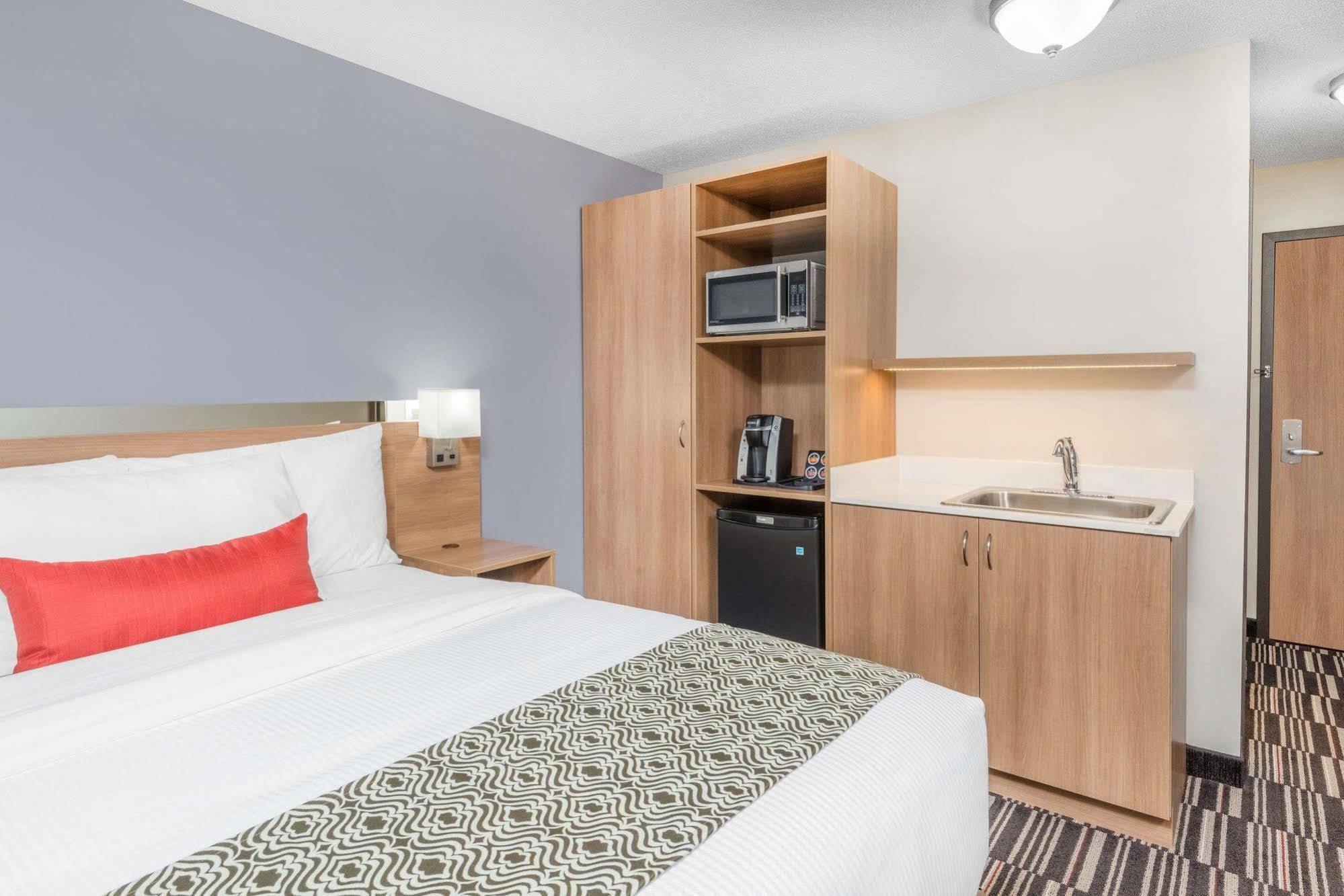 Microtel Inn & Suites By Wyndham Sudbury Esterno foto