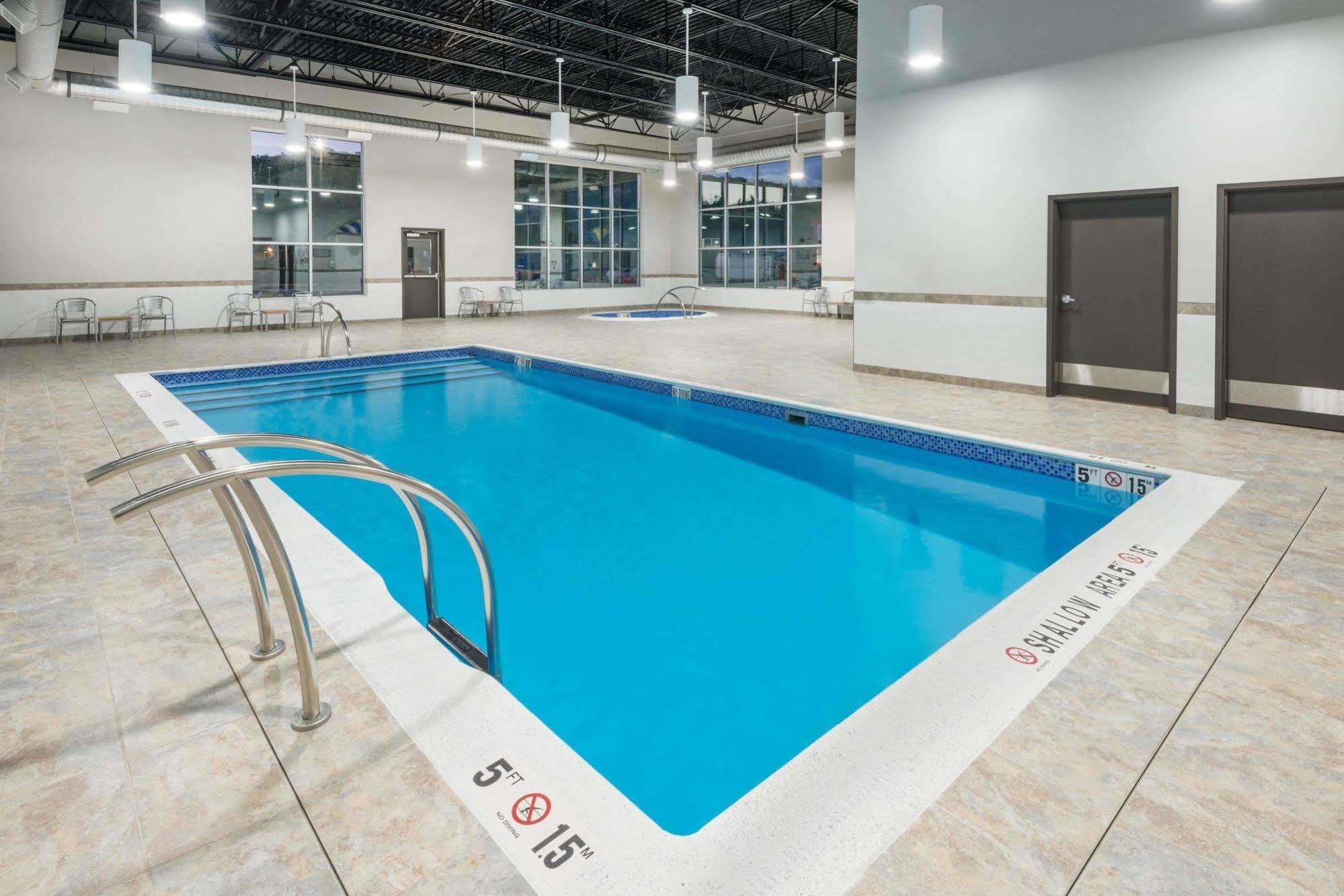 Microtel Inn & Suites By Wyndham Sudbury Esterno foto
